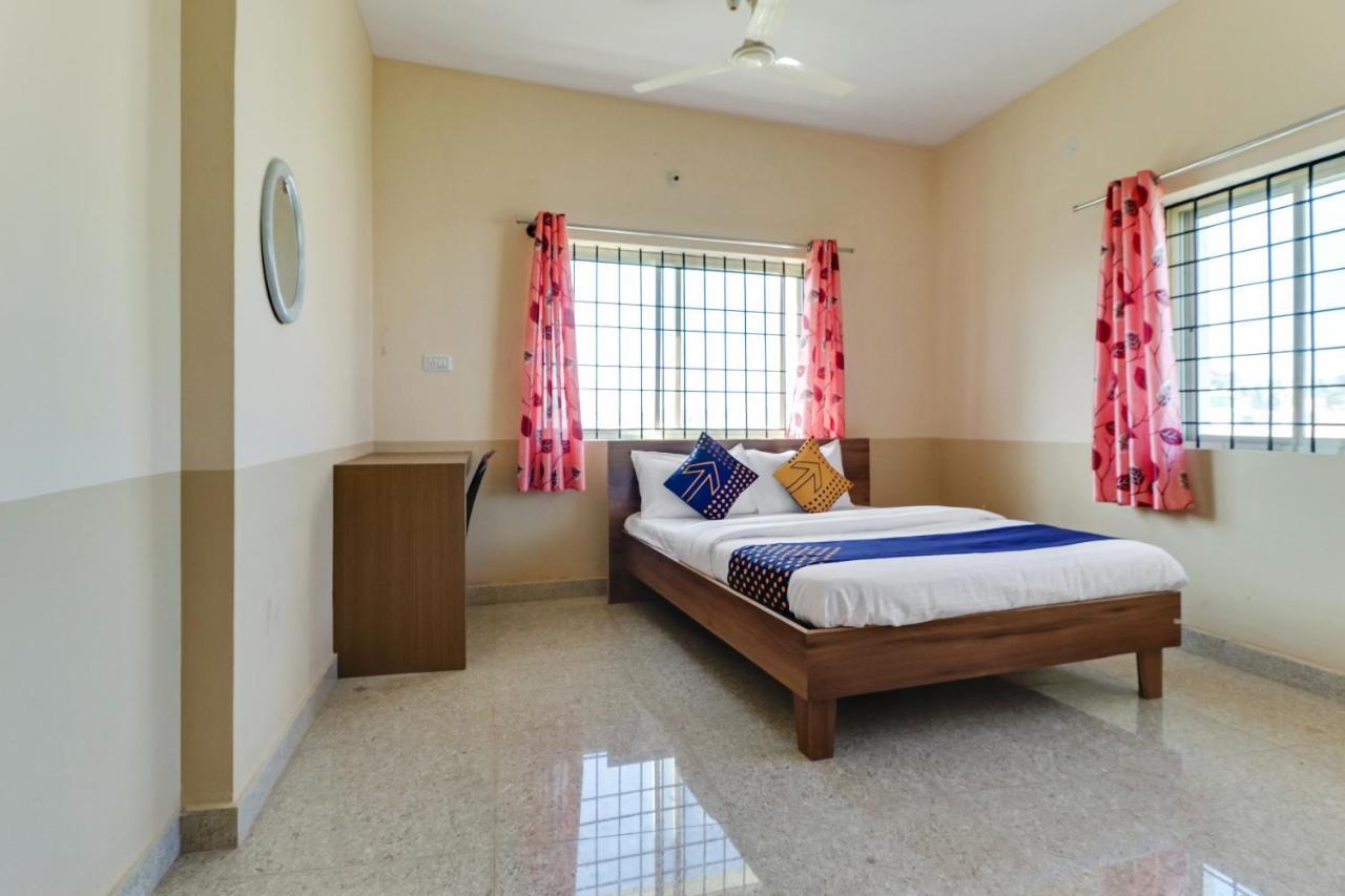Spot On 76940 Sri Annapoorneshwari Residency Boarding & Lodging Otel Hassan Dış mekan fotoğraf
