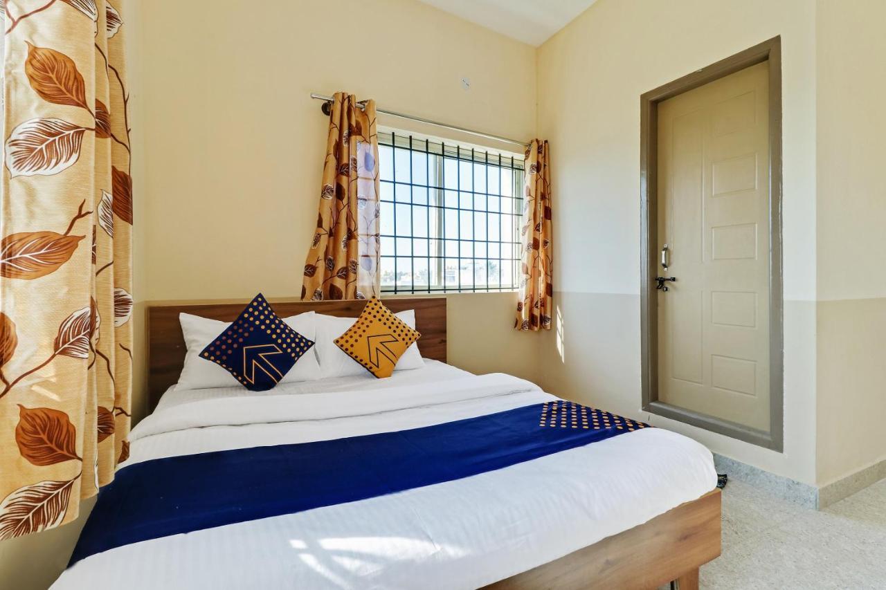 Spot On 76940 Sri Annapoorneshwari Residency Boarding & Lodging Otel Hassan Dış mekan fotoğraf